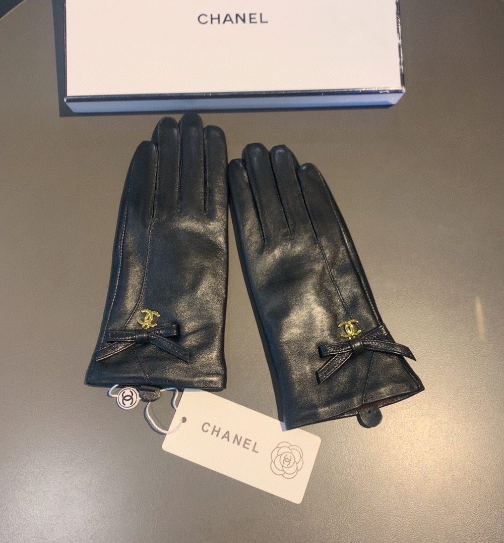 Chanel Gloves In Black
