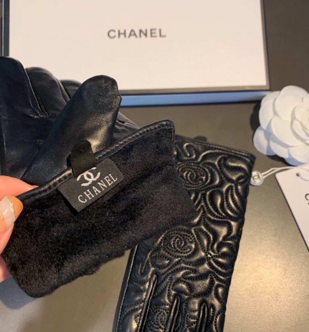 Chanel Gloves In Black