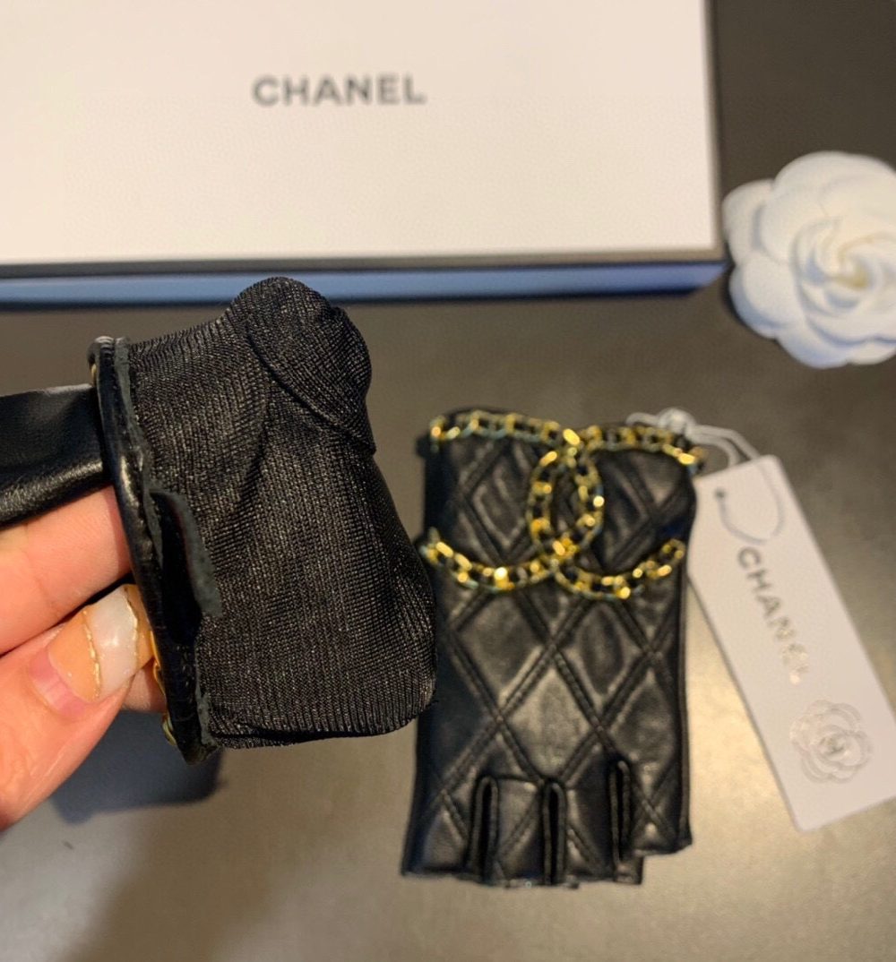 Chanel Gloves In Black