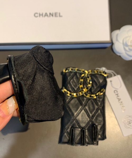 Chanel Gloves In Black