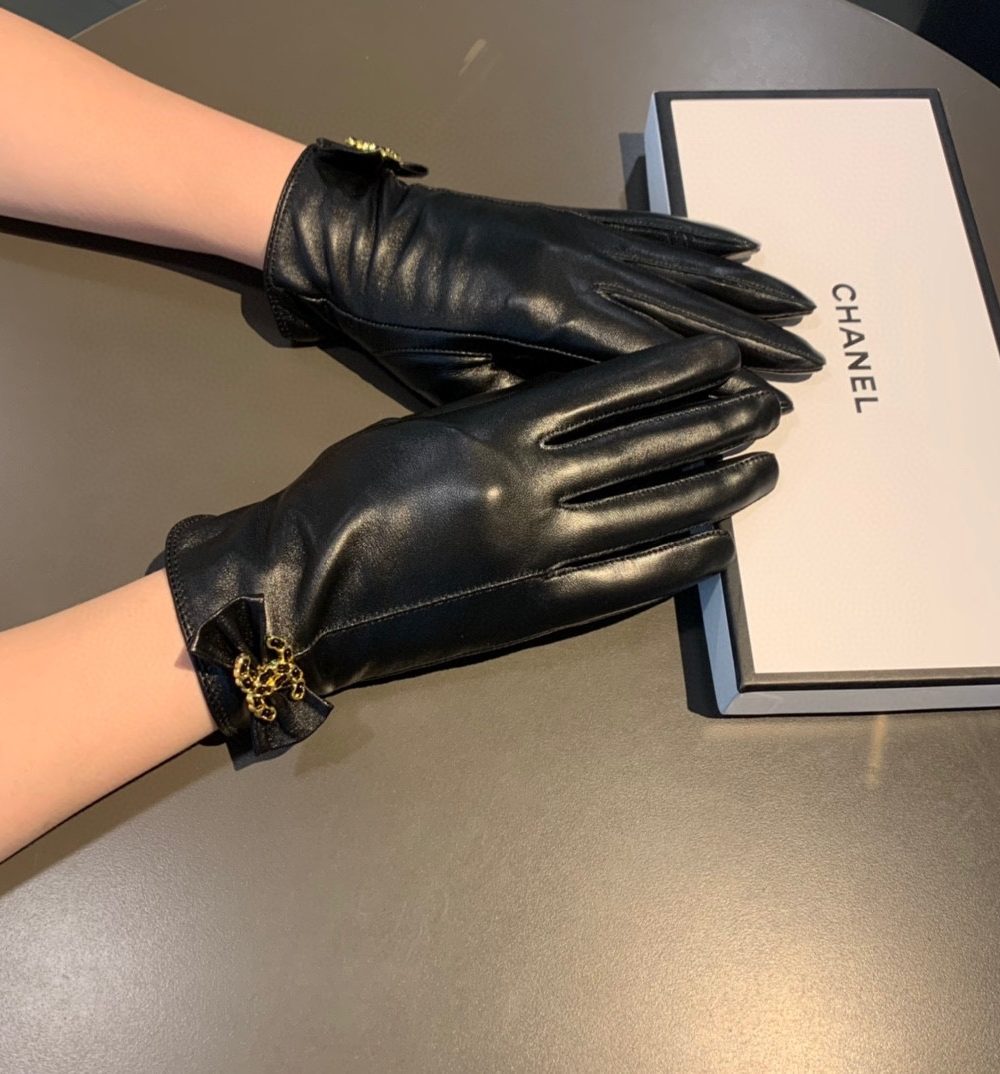 Chanel Gloves In Black