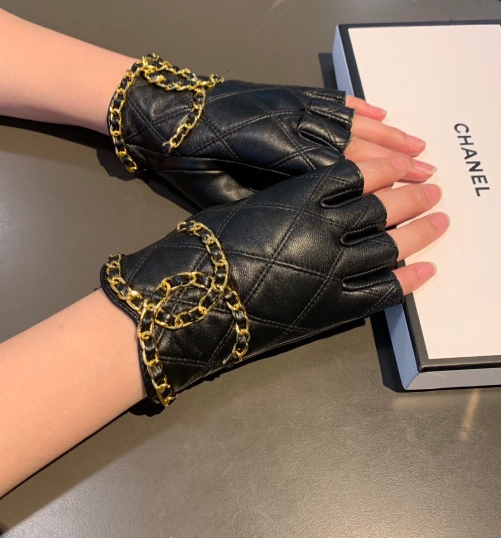 Chanel Gloves In Black