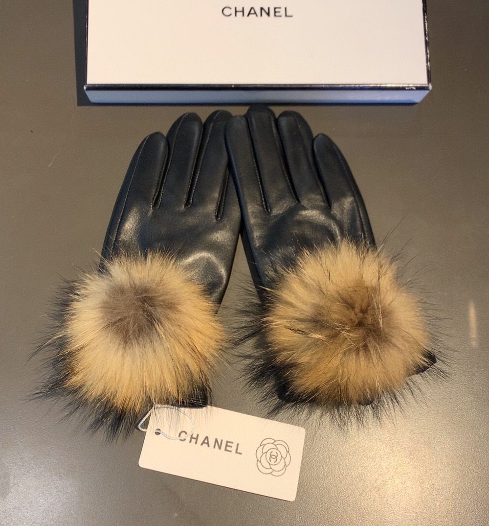 Chanel Gloves In Black