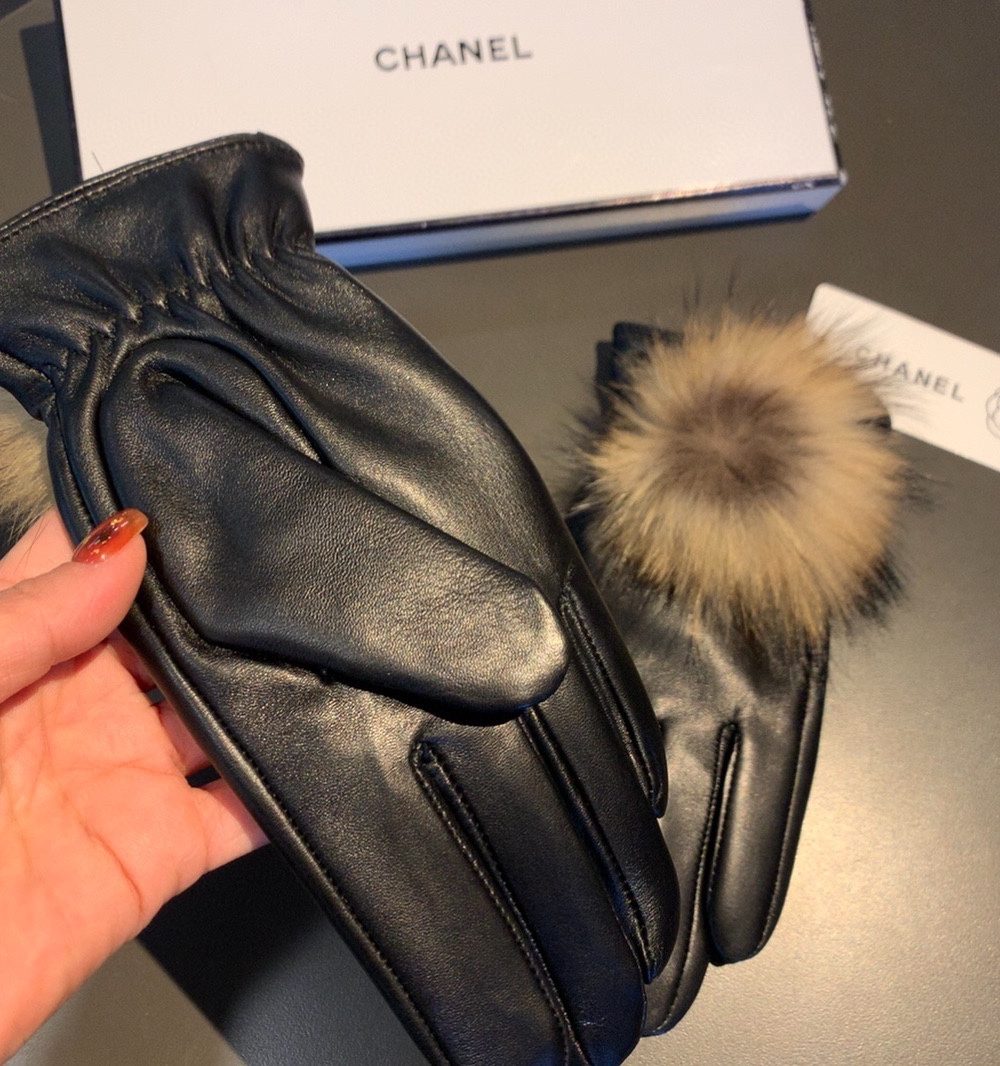 Chanel Gloves In Black