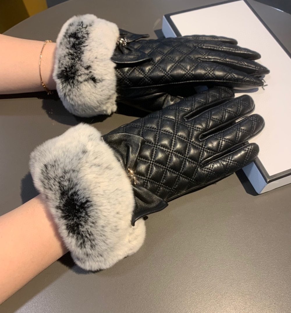 Chanel Gloves In Black