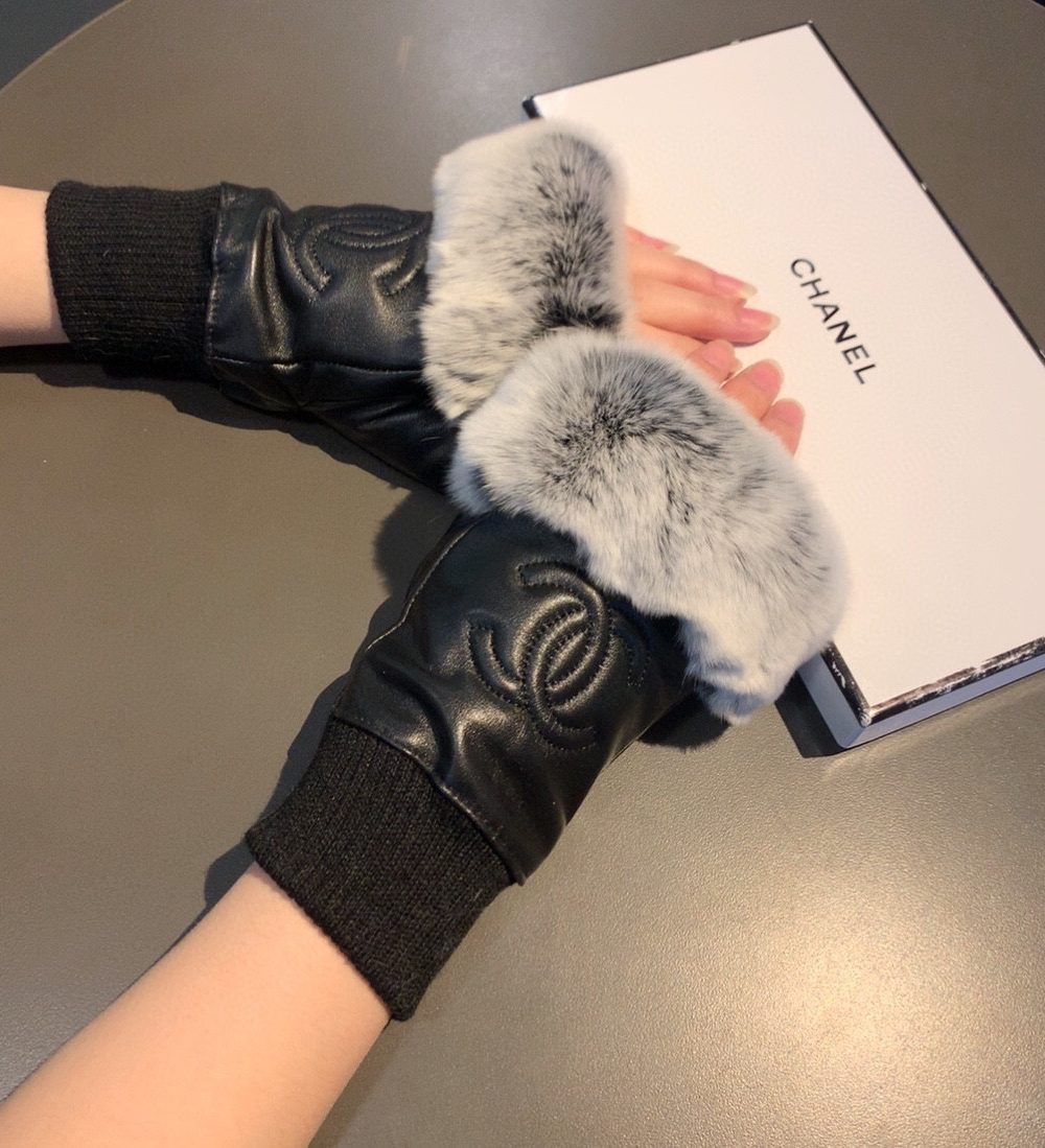 Chanel Gloves In Black