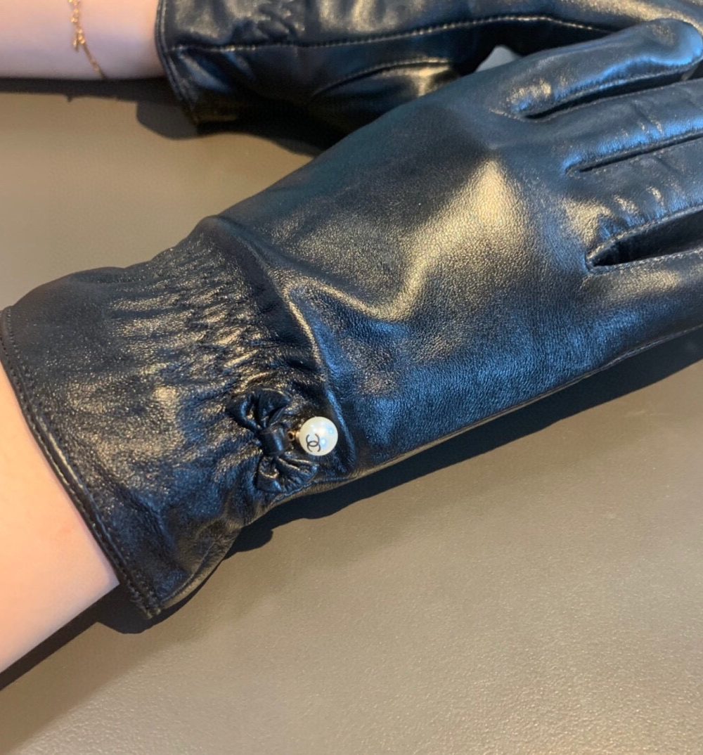 Chanel Gloves In Black