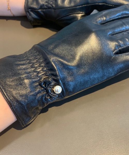 Chanel Gloves In Black