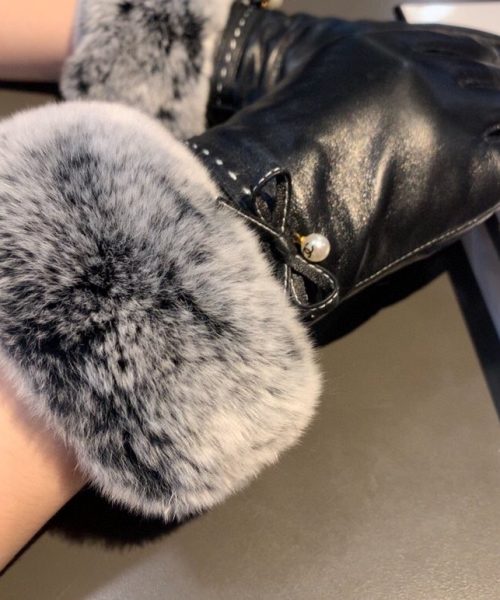 Chanel Gloves In Black