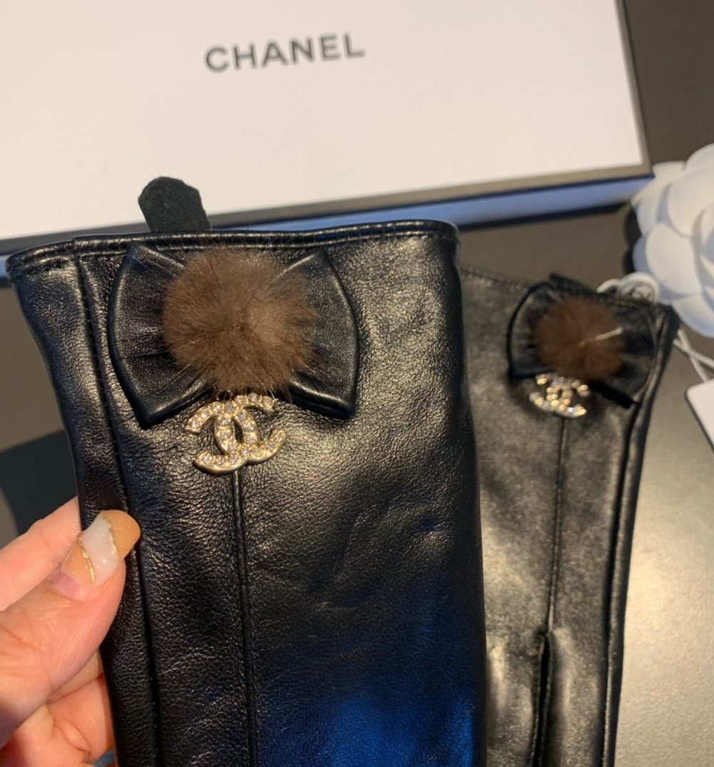 Chanel Gloves In Black
