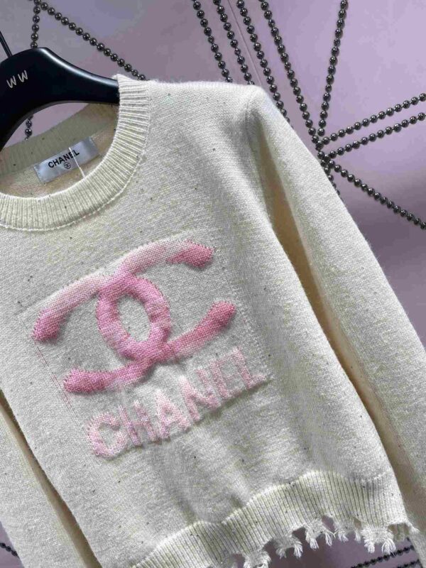 Chanel Sweater With CC Logo At Front White For Women