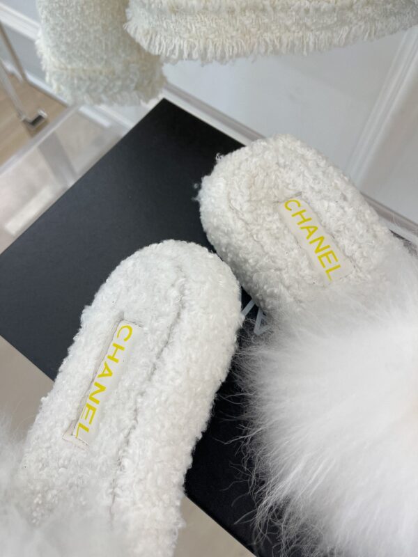 Chanel Women's Mules White For Women 0,7in/ 2cm