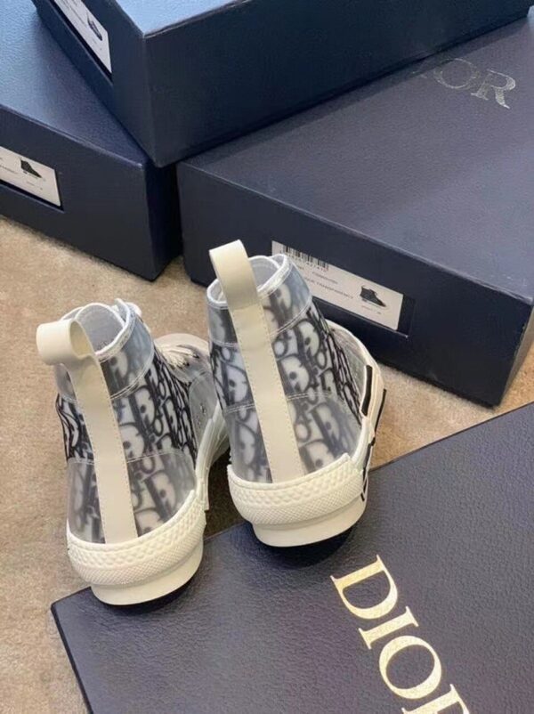 Christian Dior B23 High-Top Sneaker White And Black Dior Oblique Canvas White/Black For Women CD 3SH118YJP_H069