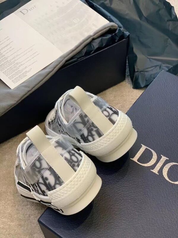 Christian Dior B23 Low-Top Sneaker White And Black Dior Oblique Canvas White/Black For Women CD 3SN249YJP_H069