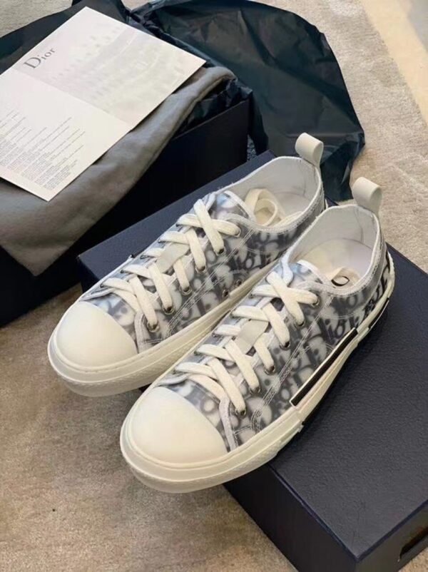 Christian Dior B23 Low-Top Sneaker White And Black Dior Oblique Canvas White/Black For Women CD 3SN249YJP_H069