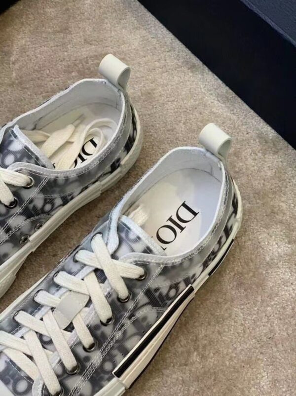 Christian Dior B23 Low-Top Sneaker White And Black Dior Oblique Canvas White/Black For Women CD 3SN249YJP_H069