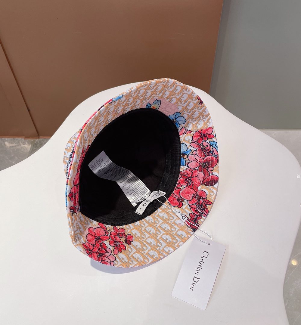 Christian Dior Bucket Hat Beige/White Hat