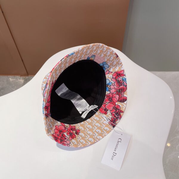Christian Dior Bucket Hat Beige/White Hat