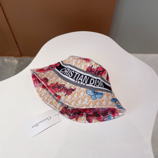 Christian Dior Bucket Hat Beige/White Hat