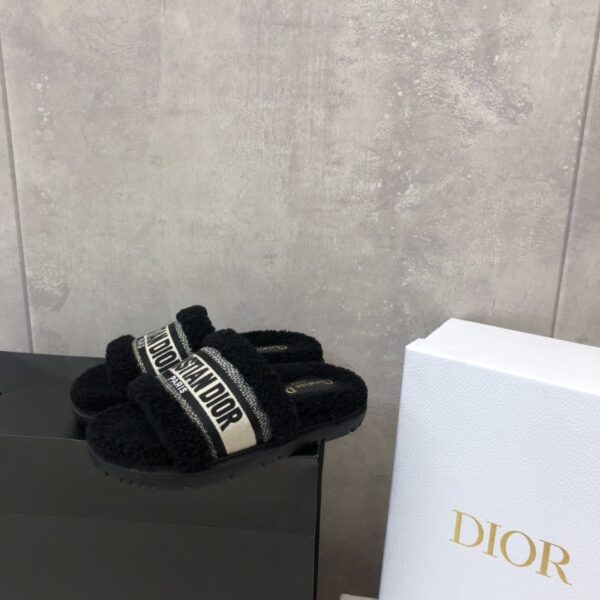 Christian Dior Dway Slide Black Embroidered Cotton And Shearling Black For Women CD KCQ551ESK_S11X