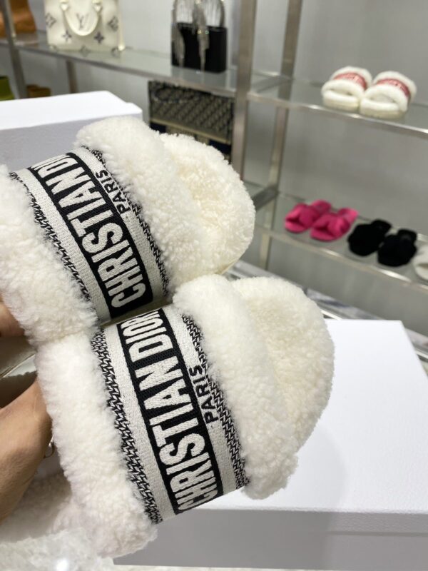 Christian Dior Dway Slide White Embroidered Cotton And Shearling White For Women CD KCQ551ESK_S38U