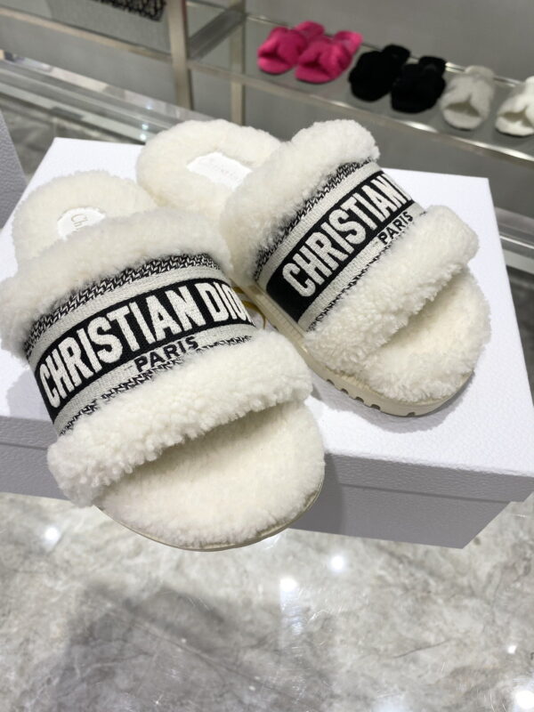 Christian Dior Dway Slide White Embroidered Cotton And Shearling White For Women CD KCQ551ESK_S38U