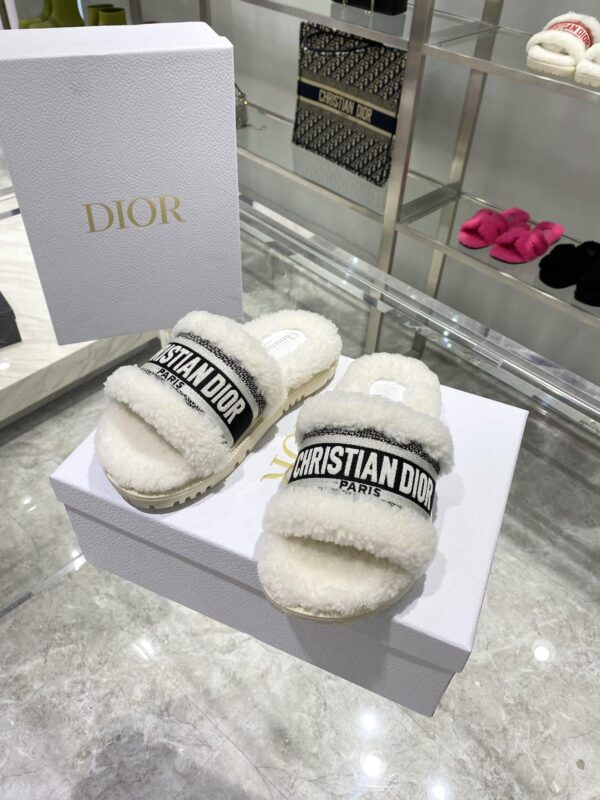 Christian Dior Dway Slide White Embroidered Cotton And Shearling White For Women CD KCQ551ESK_S38U