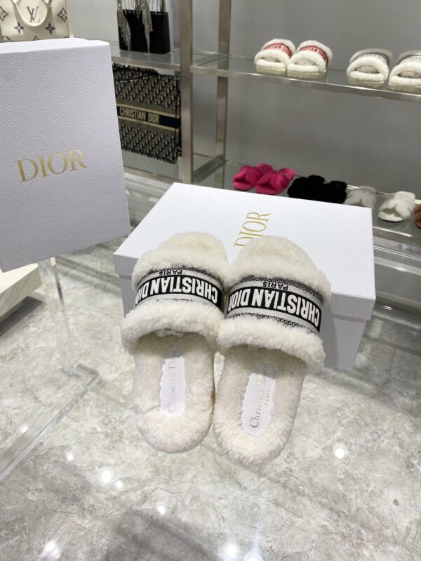 Christian Dior Dway Slide White Embroidered Cotton And Shearling White For Women CD KCQ551ESK_S38U