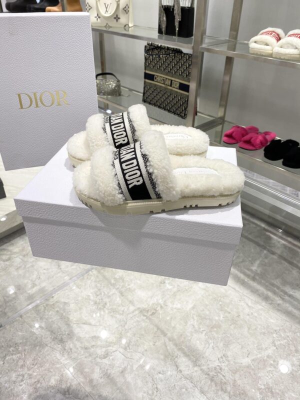 Christian Dior Dway Slide White Embroidered Cotton And Shearling White For Women CD KCQ551ESK_S38U