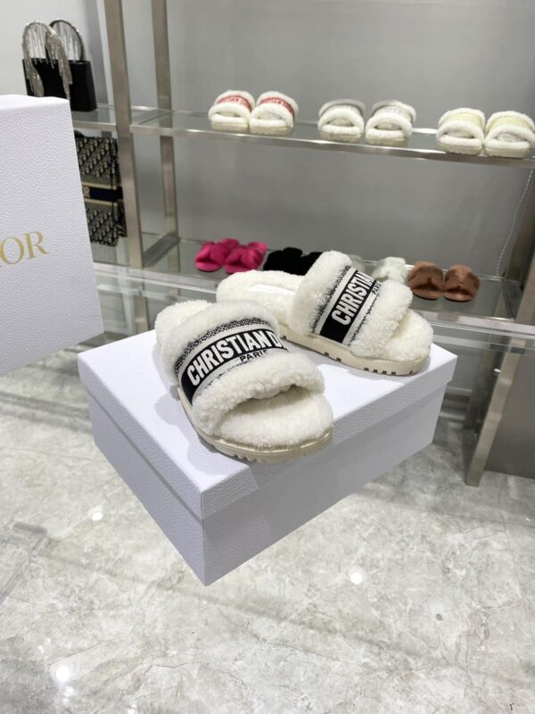 Christian Dior Dway Slide White Embroidered Cotton And Shearling White For Women CD KCQ551ESK_S38U