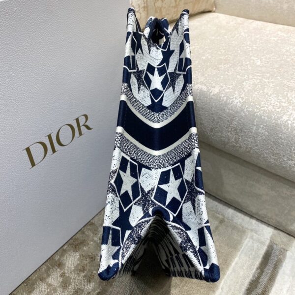 1:1 Replica Christian Dior Large Dior Book Tote Blue and White Dior Étoile Embroidery, Blue/White, For Women Women’s Handbags, 41cm CD M1286ZTQX_M928