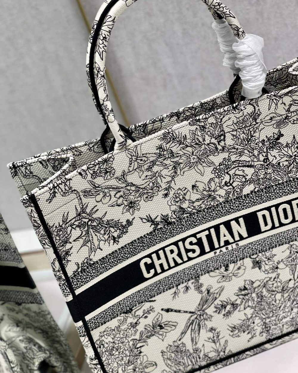 1:1 Replica Christian Dior Large Dior Book Tote Toile de Jouy Flowers Embroidery, Black/Beige, For Women Women’s Handbags, Shoulder Bags, 42cm CD M1286ZTQW_M808