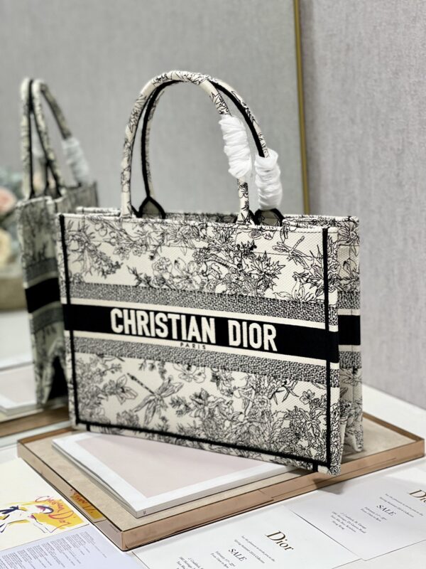 1:1 Replica Christian Dior Medium Dior Book Tote Blue Toile de Jouy Flowers Embroidery, Blue/White, For Women Women’s Handbags, Shoulder Bags, 36cm CD