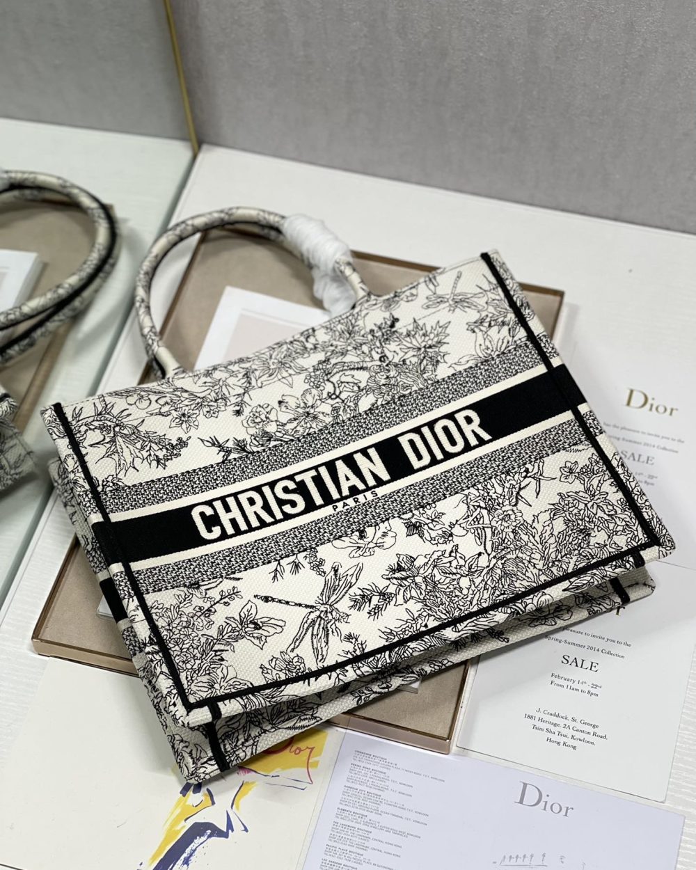 1:1 Replica Christian Dior Medium Dior Book Tote Blue Toile de Jouy Flowers Embroidery, Blue/White, For Women Women’s Handbags, Shoulder Bags, 36cm CD
