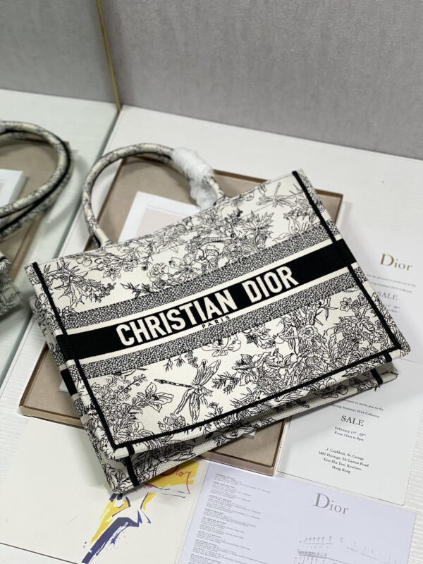 1:1 Replica Christian Dior Medium Dior Book Tote Blue Toile de Jouy Flowers Embroidery, Blue/White, For Women Women’s Handbags, Shoulder Bags, 36cm CD