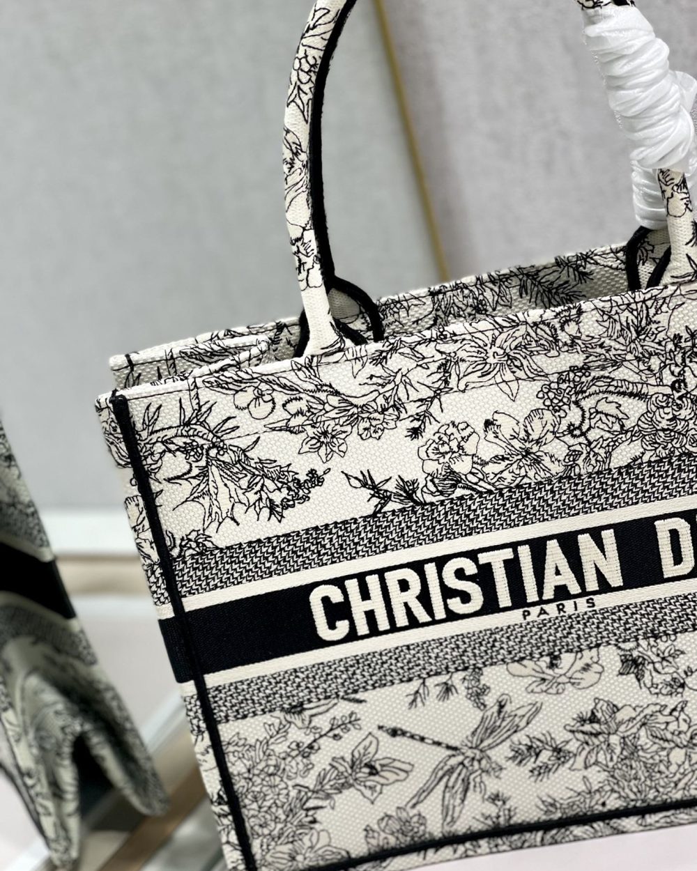 1:1 Replica Christian Dior Medium Dior Book Tote Blue Toile de Jouy Flowers Embroidery, Blue/White, For Women Women’s Handbags, Shoulder Bags, 36cm CD