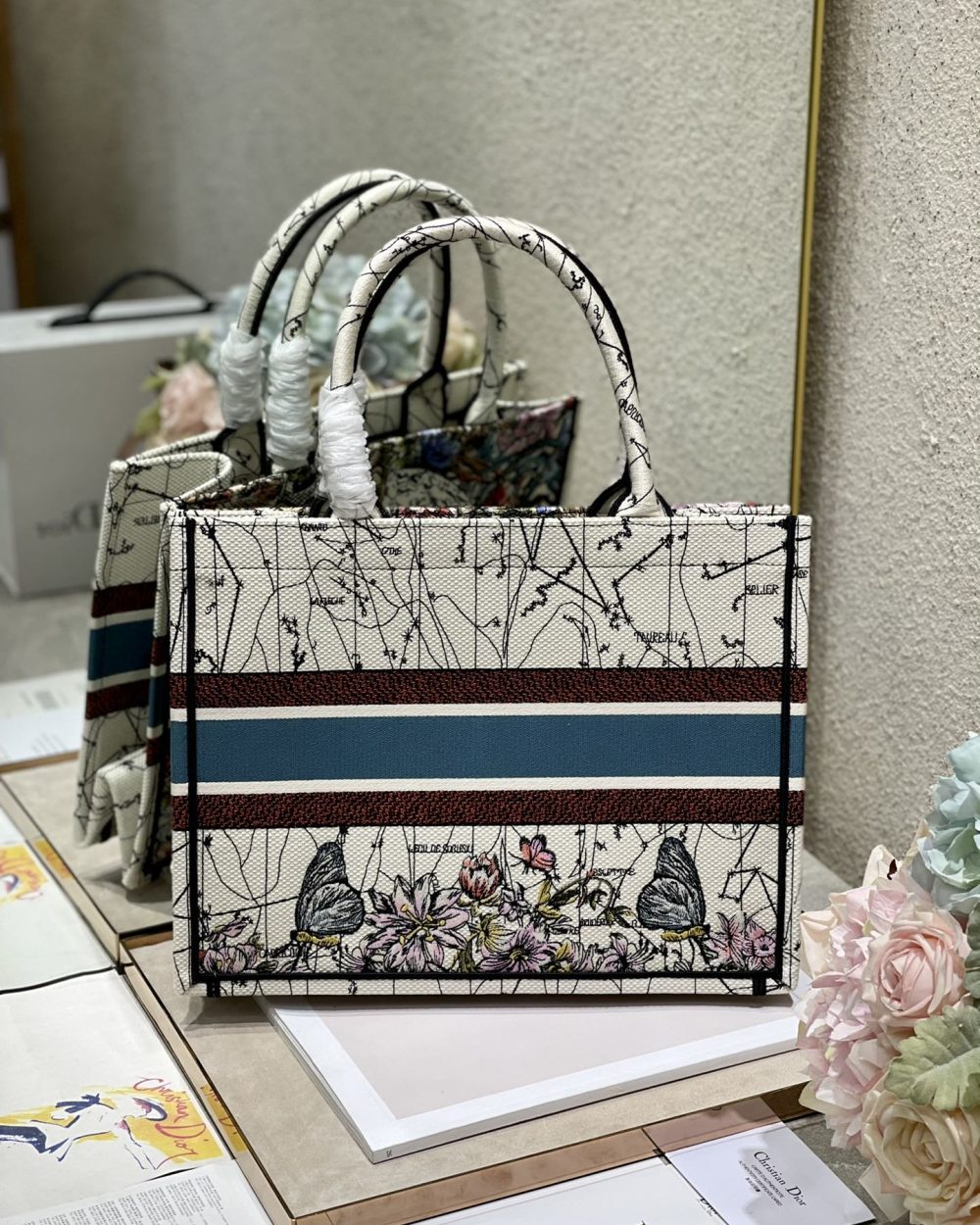 1:1 Replica Christian Dior Medium Dior Book Tote Latte Multicolor Dior Zodiac Embroidery, Latte Multicolor, For Women Women’s Handbags, Shoulder Bags, 36cm CD