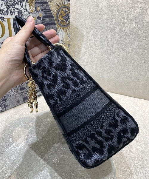 1:1 Replica Christian Dior Medium Dior Lady D-Lite Bag Blue and Black Mizza Embroidery, Blue and Black, For Women Women's Handbags, Crossbody Bags, 24cm CD M0565ORHM_M962
