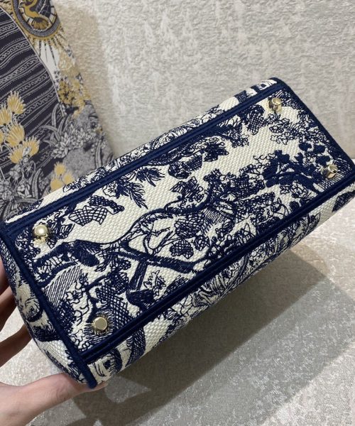 1:1 Replica Christian Dior Medium Lady D-Lite Bag Blue Toile de Jouy Reverse Embroidery, Blue, For Women Women's Handbags, Crossbody Bags, 24cm CD M0565ORGO_M928