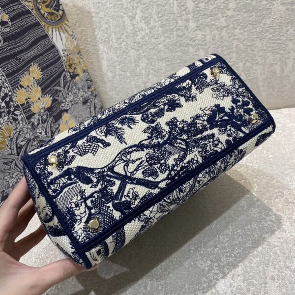 1:1 Replica Christian Dior Medium Lady D-Lite Bag Blue Toile de Jouy Reverse Embroidery, Blue, For Women Women's Handbags, Crossbody Bags, 24cm CD M0565ORGO_M928