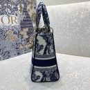 1:1 Replica Christian Dior Medium Lady D-Lite Bag Blue Toile de Jouy Reverse Embroidery, Blue, For Women Women's Handbags, Crossbody Bags, 24cm CD M0565ORGO_M928