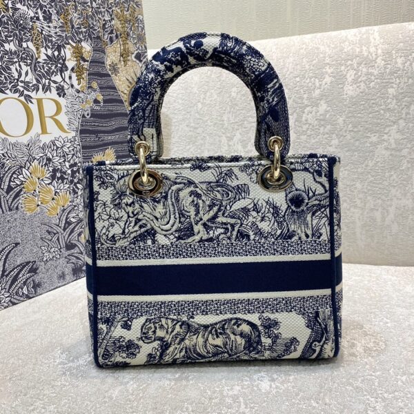 1:1 Replica Christian Dior Medium Lady D-Lite Bag Blue Toile de Jouy Reverse Embroidery, Blue, For Women Women's Handbags, Crossbody Bags, 24cm CD M0565ORGO_M928