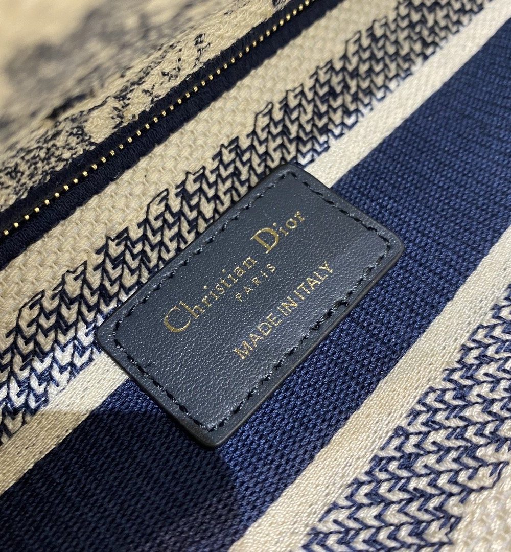 1:1 Replica Christian Dior Medium Lady D-Lite Bag Blue Toile de Jouy Reverse Embroidery, Blue, For Women Women's Handbags, Crossbody Bags, 24cm CD M0565ORGO_M928