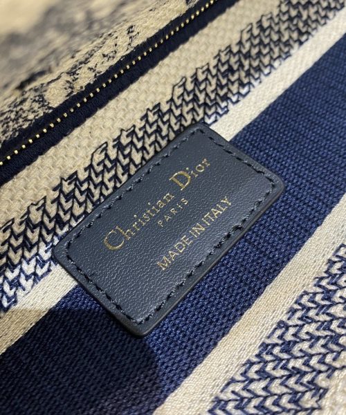 1:1 Replica Christian Dior Medium Lady D-Lite Bag Blue Toile de Jouy Reverse Embroidery, Blue, For Women Women's Handbags, Crossbody Bags, 24cm CD M0565ORGO_M928