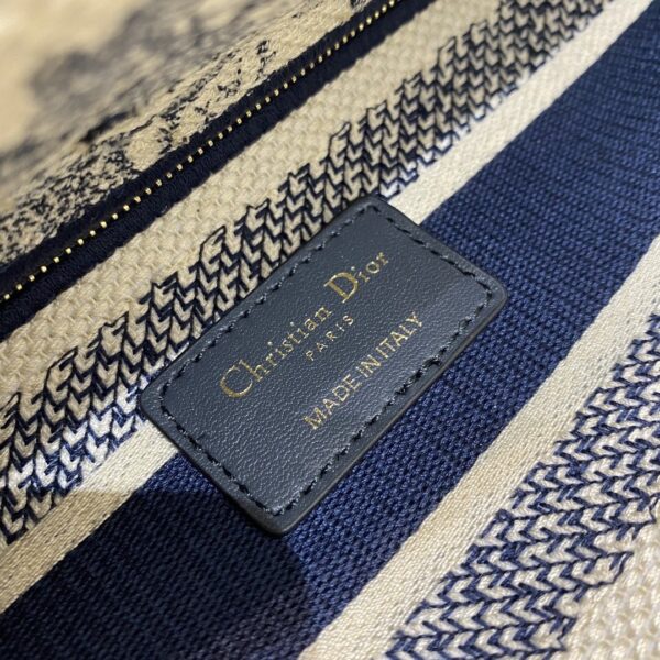 1:1 Replica Christian Dior Medium Lady D-Lite Bag Blue Toile de Jouy Reverse Embroidery, Blue, For Women Women's Handbags, Crossbody Bags, 24cm CD M0565ORGO_M928