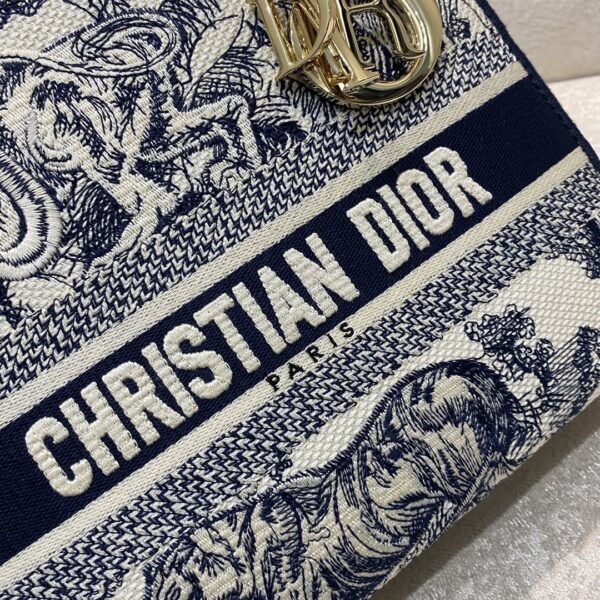 1:1 Replica Christian Dior Medium Lady D-Lite Bag Blue Toile de Jouy Reverse Embroidery, Blue, For Women Women's Handbags, Crossbody Bags, 24cm CD M0565ORGO_M928