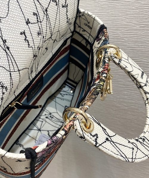 1:1 Replica Christian Dior Medium Lady D-Lite Bag Latte Multicolor Dior Constellation Embroidery, Latte, For Women Women's Handbags, Crossbody Bags, 24cm CD M0565ORHP_M941