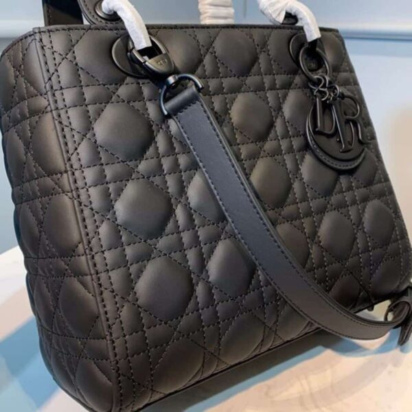 1:1 Replica Christian Dior Medium Lady Dior Bag Matte Hardware Black Ultramatte For Women 9.5in/24cm CD M0565SLOI_M989