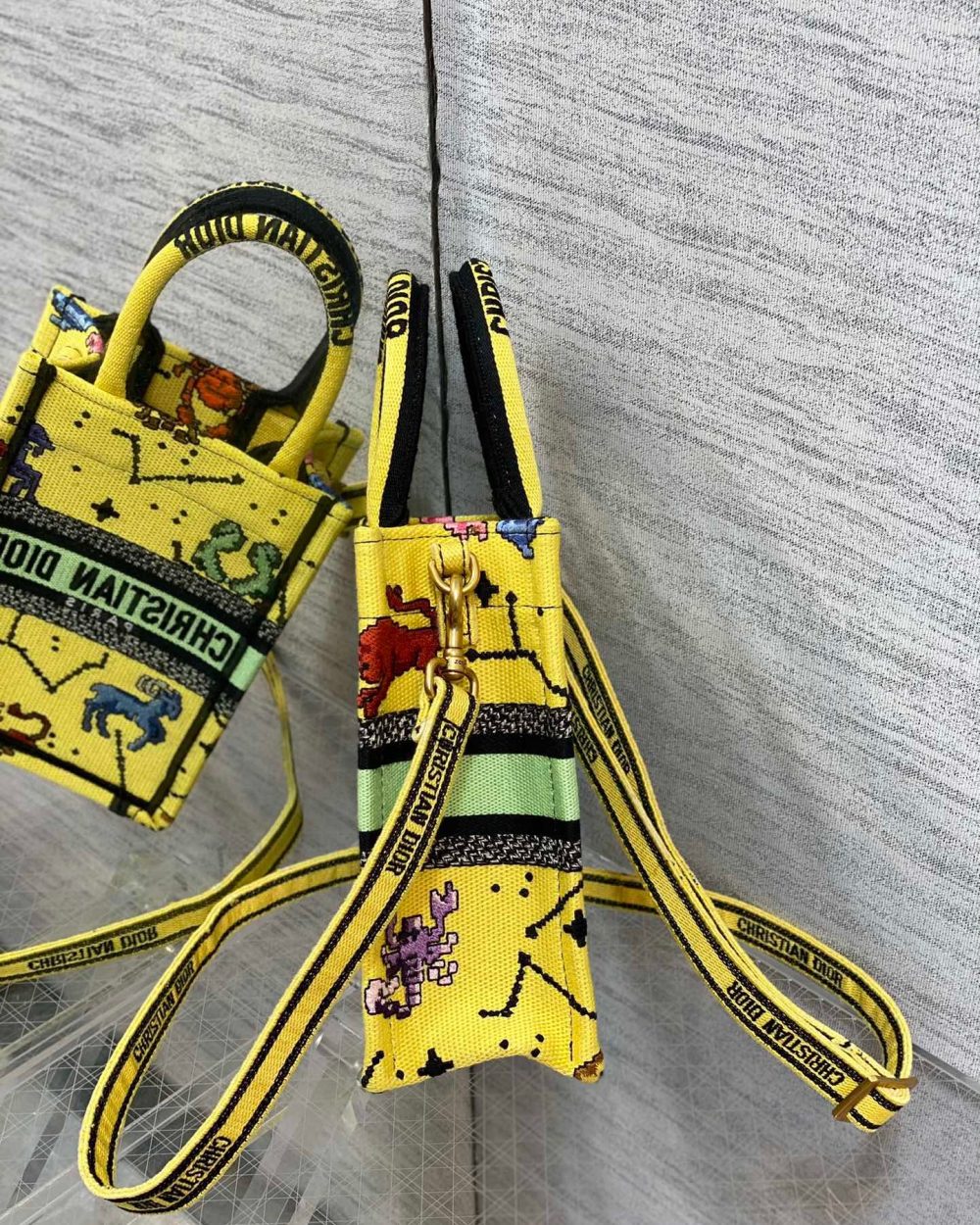 1:1 Replica Christian Dior Mimi Dior Book Tote Phone Bag White, For Women, Women’s Handbags 7in/18cm CD S5555CRTY_M941