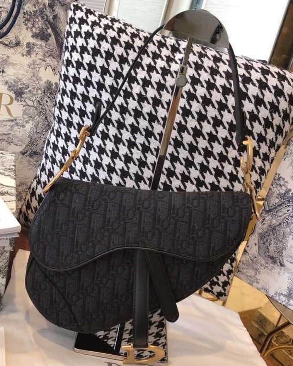 1:1 Replica Christian Dior Saddle Bag Black Oblique Embroidered Canvas Gold Toned Hardware For Women 25cm/10in CD
